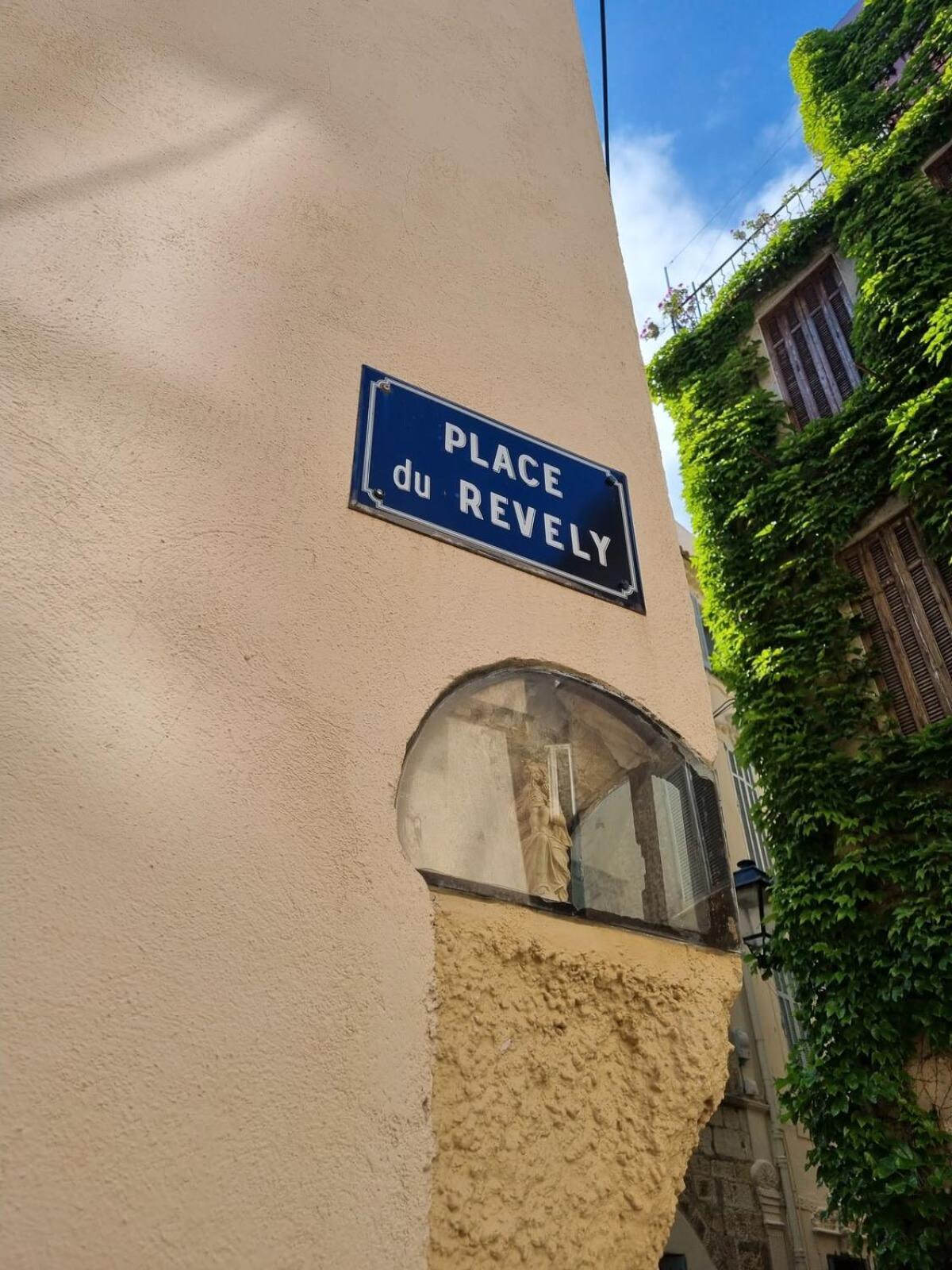 06an - Beautiful In The Heart Of Old Apartamento Antibes